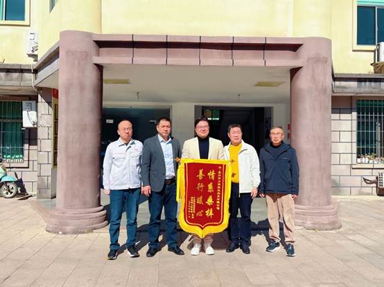 一群人站在建筑前

AI 生成的内容可能不正确。