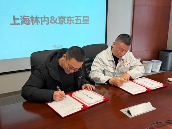 几个人在桌子边

AI 生成的内容可能不正确。
